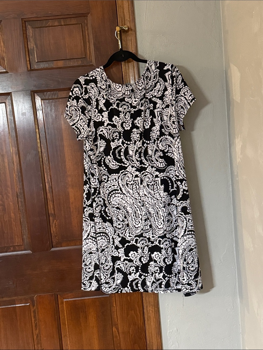 MSK Black & White Paisley Ring-Detail Short Sleeve Dress - Picture 2 of 4